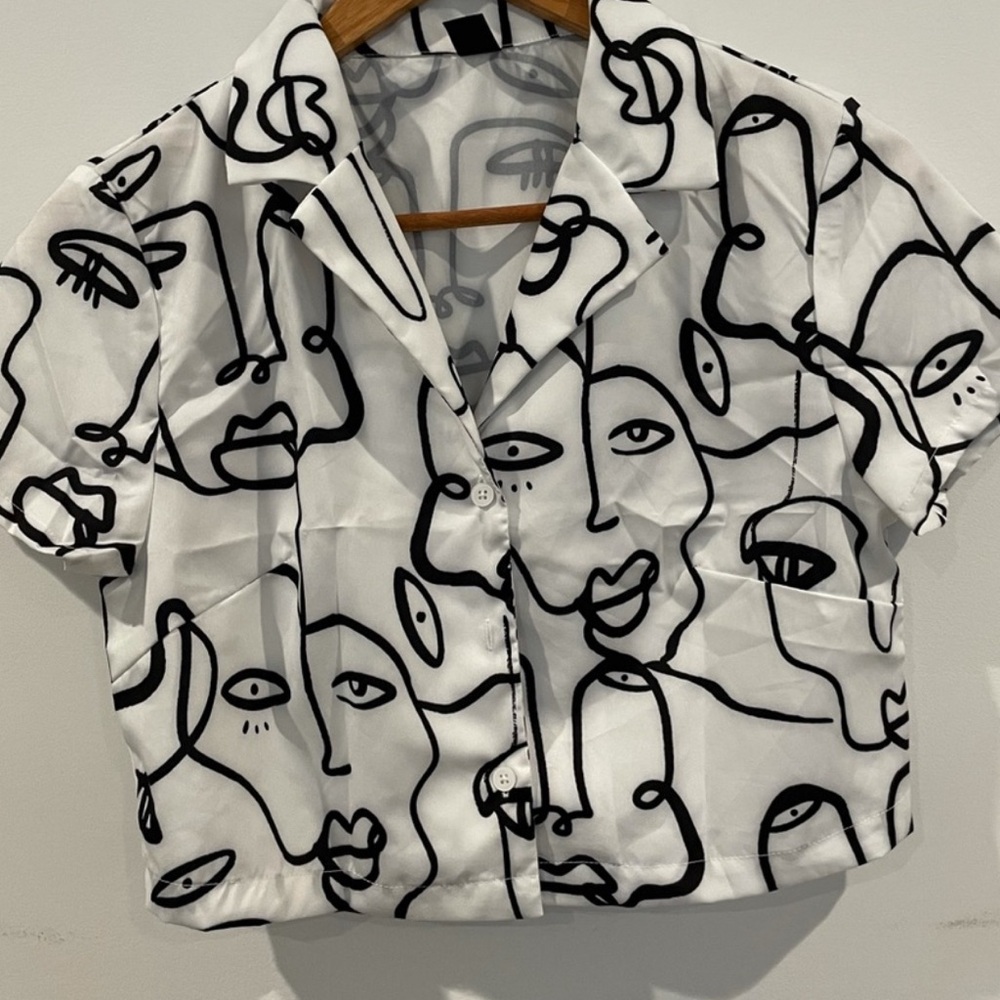 SHEIN Abstract Face Print Cropped Shirt